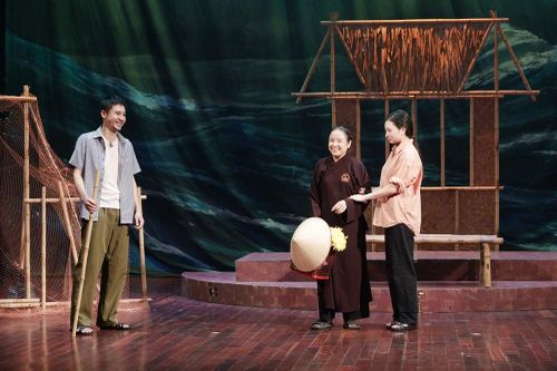 Vở kịch 'Biển khát':Điều còn lại sau mọi bi kịch là lòng bao dung