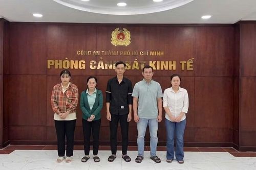 'Lò' kem trộn biến mỹ phẩm giả thành hàng hiệu, bán rầm rộ trên Facebook, TikTok