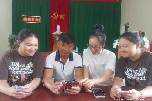 Cử nhân trẻ làm cán bộ thôn