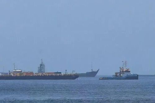 Iran tấn công tàu chở dầu được Mỹ hộ tống ở eo biển Hormuz