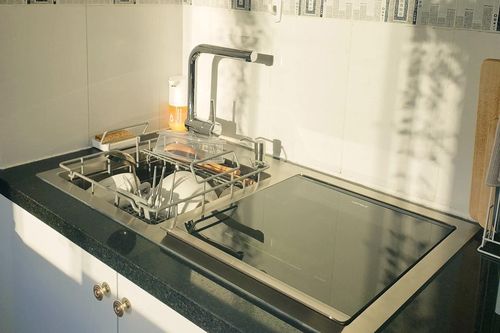 Máy rửa bát âm tủ hay máy rửa bát tích hợp chậu rửa: Loại nào đáng tiền, hợp với bếp nhà bạn?