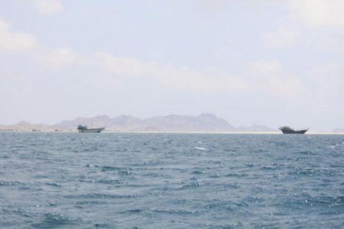 Tàu chở dầu bất ngờ trúng vật thể lạ ngoài khơi Oman