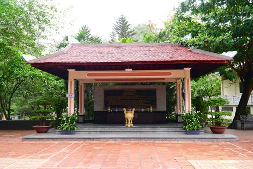 Khẩn trương di dời Bia tưởng niệm ở CV Lê Thị Riêng để tìm kiếm hài cốt liệt sĩ