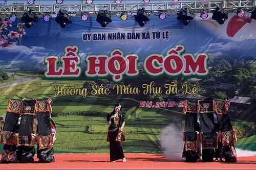 Về Tú Lệ thưởng thức hương cốm mùa thu vàng cùng đồng bào Thái