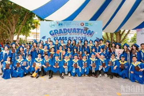 Trường Quản trị và Kinh doanh trao bằng tốt nghiệp cho hơn 300 tân cử nhân, thạc sĩ và tiến sĩ