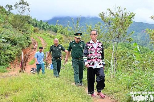 Điểm tựa của bản làng