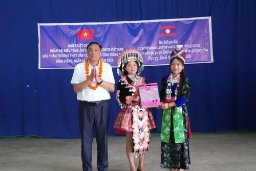 Lào Cai (Việt Nam) tăng cường hợp tác giáo dục với tỉnh Viêng Chăn (Lào)
