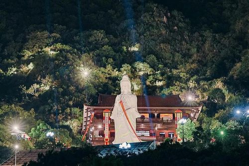 Gia Lai: Thiêng liêng đêm vía Bồ-tát Quán Thế Âm tại Ni viện Quan Âm