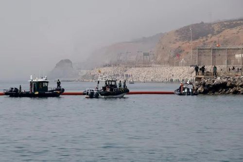 Tây Ban Nha dựng rào chắn trên biển sau làn sóng di cư ở Ceuta