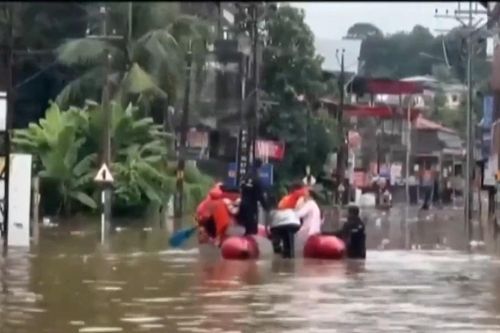 Mưa lớn gây lũ quét, sạt lở ở Ấn Độ