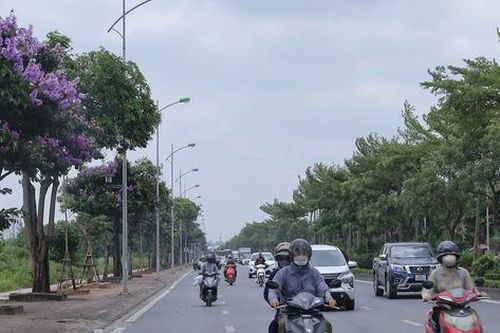 Hà Nội ngày nắng gián đoạn, chiều tối mưa dông