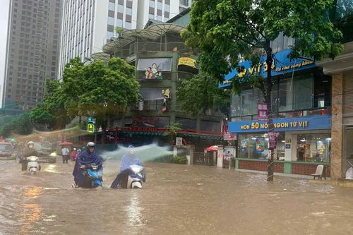 Chiều nay Hà Nội tái diễn mưa dông