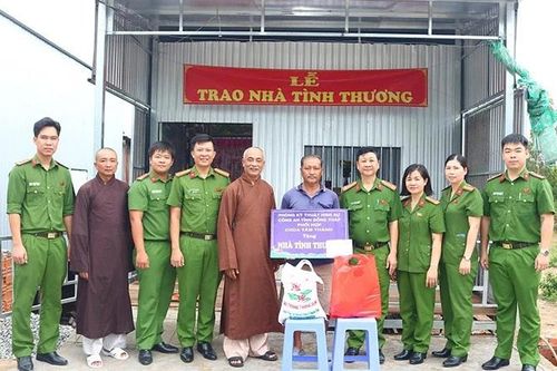 Lan tỏa nghĩa tình vì nhân dân phục vụ