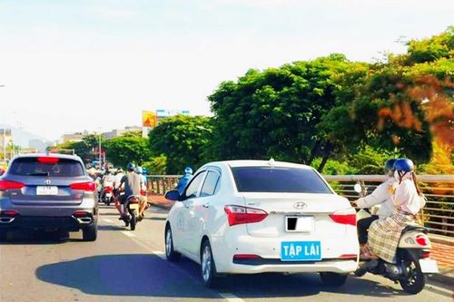 'Điền vào chỗ trống'?