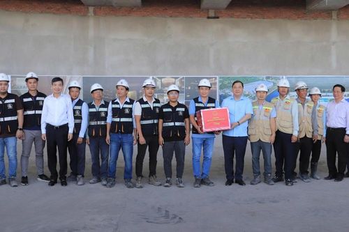 Đẩy nhanh tiến độ các công trình trọng điểm phục vụ APEC 2027 ở Phú Quốc