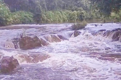 Nước suối đổi màu, đề nghị công an làm rõ