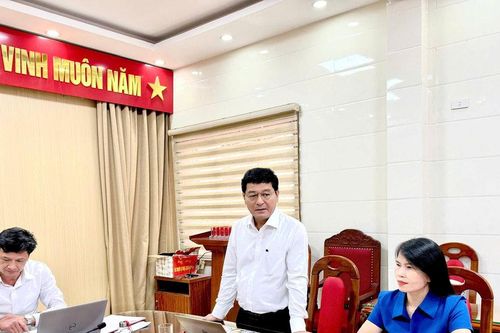 Trưởng Ban Tổ chức Tỉnh ủy, Phó Bí thư Thường trực Đảng ủy Các cơ quan Đảng tỉnh dự sinh hoạt chi bộ định kỳ tháng 8