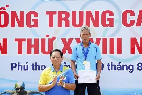 Phú Thọ giành 3 Huy chương Vàng ngày khai mạc Giải Bơi trung, cao tuổi quốc gia