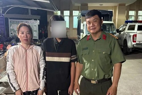 Công an phường kịp thời cứu hộ thiếu niên kẹt tại cống nước