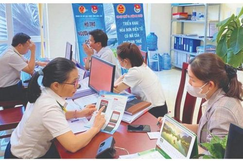 Hộ kinh doanh dùng hóa đơn điện tử có phải chép sổ tay?