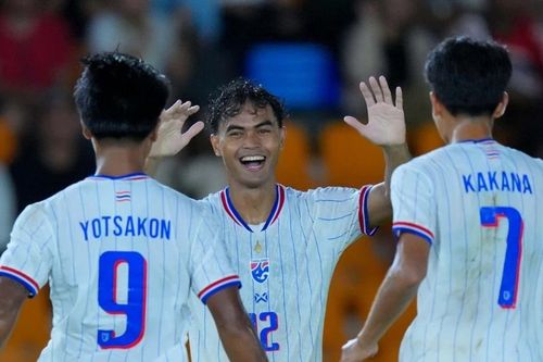 Bàn thắng cuối trận đưa Thái Lan tiến sát vòng bán kết ASEAN Cup 2026