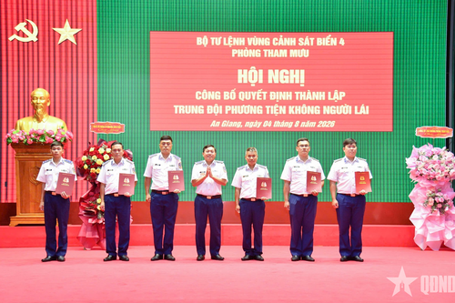 Bộ tư lệnh Vùng Cảnh sát biển 4 công bố quyết định thành lập Trung đội phương tiện không người lái