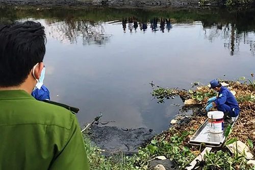 Ra bờ sông phóng sinh, người dân phát hiện một bộ xương người