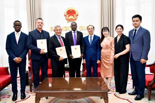 Mở rộng mạng lưới Lãnh sự danh dự Việt Nam tại Hoa Kỳ, Uganda