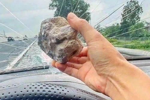 Xác định người ném đá làm thủng kính ôtô đang đi trên cao tốc Hà Nội - Hải Phòng