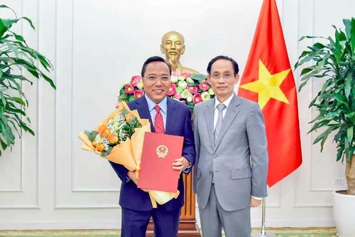 Trao quyết định bổ nhiệm hai Thứ trưởng Bộ Ngoại giao