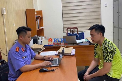 Phê chuẩn khởi tố đối tượng dùng vòi xịt cao áp phun vào thợ tháo dỡ mái nhà