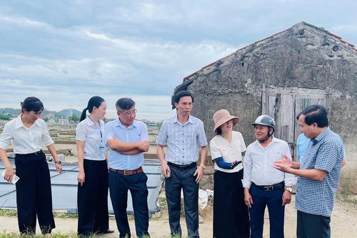 Đoàn giám sát của Thường trực Hội đồng Nhân dân tỉnh làm việc tại xã Quỳnh Phú