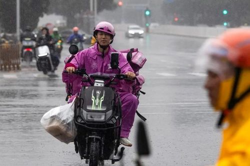 Tin nóng công nghệ 4/8: Mũ AI giúp shipper nhận đơn khi đang đi dưới mưa