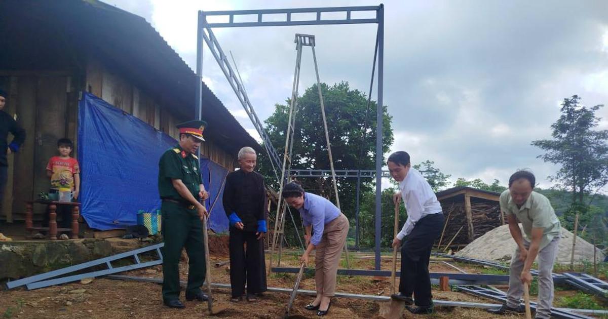 Đoàn Kinh tế - Quốc phòng 720 phối hợp khởi công xây dựng 2 nhà Đại đoàn kết