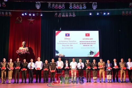 Tổng kết khoá đào tạo tiếng Việt cho lưu học sinh Lào