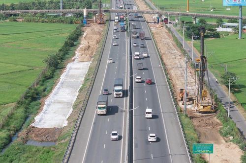 Toàn cảnh công trường mở rộng cao tốc TP.HCM - Trung Lương - Mỹ Thuận