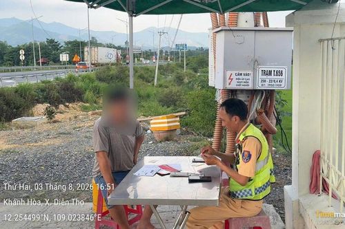 Xử lý tài xế vi phạm thời gian lái xe đầu kéo trên cao tốc Nha Trang - Cam Lâm