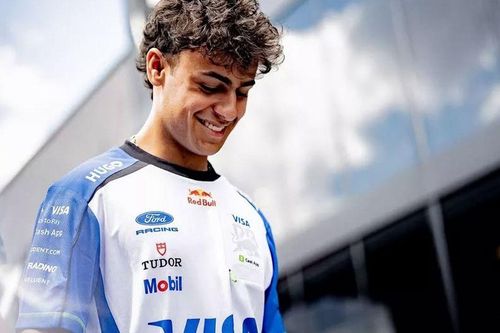 Arvid Lindblad và hành trình biến giấc mơ Formula 1 thành hiện thực ở tuổi 18