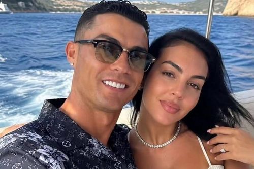 Vợ sắp cưới của Ronaldo đáp trả