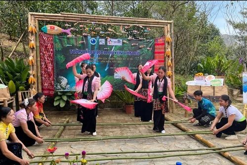 Rực rỡ 'Sắc màu Vân Hồ' đón chào du khách dịp nghỉ lễ 2.9