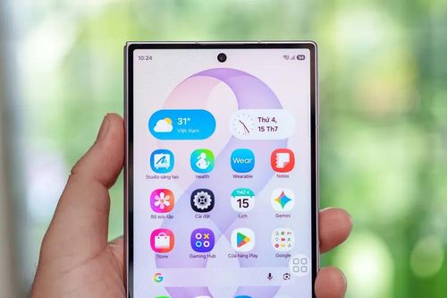 Điện thoại gập 'vừa gọn gàng, vừa rộng mở'