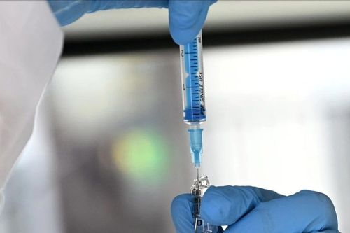 Bệnh nhân ung thư đầu tiên khỏi bệnh nhờ vaccine của Nga