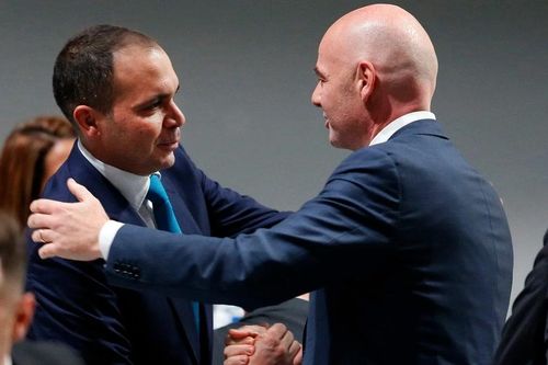 Chủ tịch Infantino và FIFA bị tố 'tống tiền'