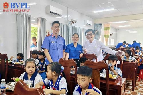 Tuổi trẻ VKSND tỉnh Cà Mau đồng hành cùng học sinh có hoàn cảnh khó khăn
