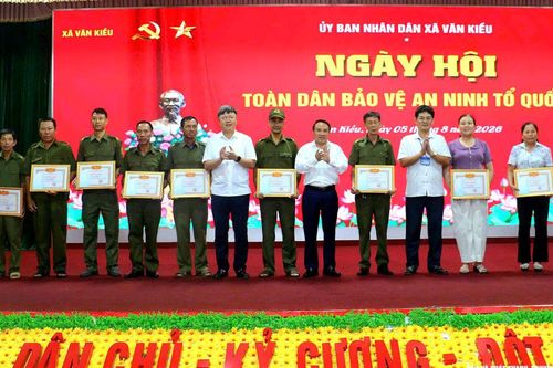 Phó Chủ tịch Thường trực HĐND tỉnh Dương Đình Chỉnh dự Ngày hội 'Toàn dân bảo vệ an ninh Tổ quốc' tại xã Văn Kiều