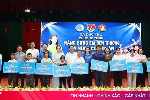 Tiếp thêm động lực đến trường cho học sinh khó khăn ở Đức Thọ