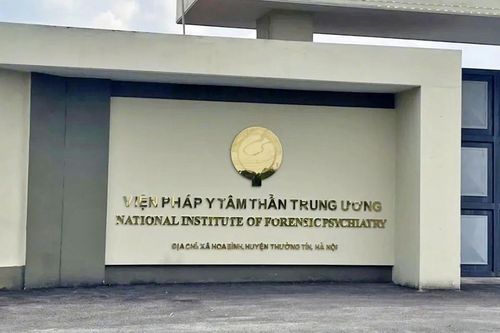 Cho bệnh nhân dùng nước sôi, cán bộ được 'cảm ơn' 3 triệu đồng