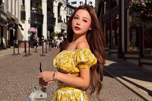 Huyền Baby đưa hai con ra nước ngoài nghỉ hè, tận hưởng cuộc sống chuẩn 'phú bà'