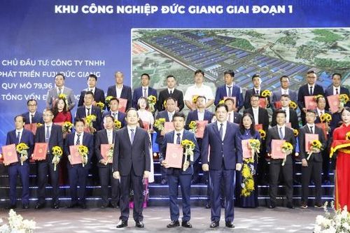 Bắc Ninh trao quyết định đầu tư cho các dự án tổng vốn gần 7 tỷ USD