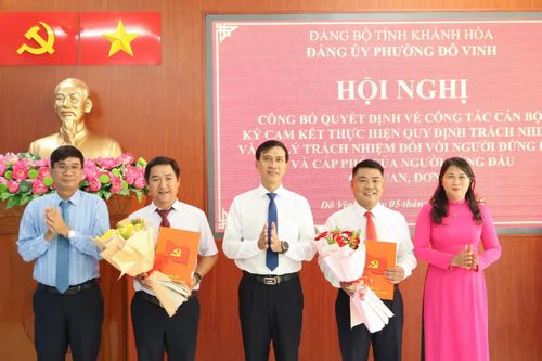 Đảng ủy phường Đô Vinh công bố các quyết định về công tác cán bộ